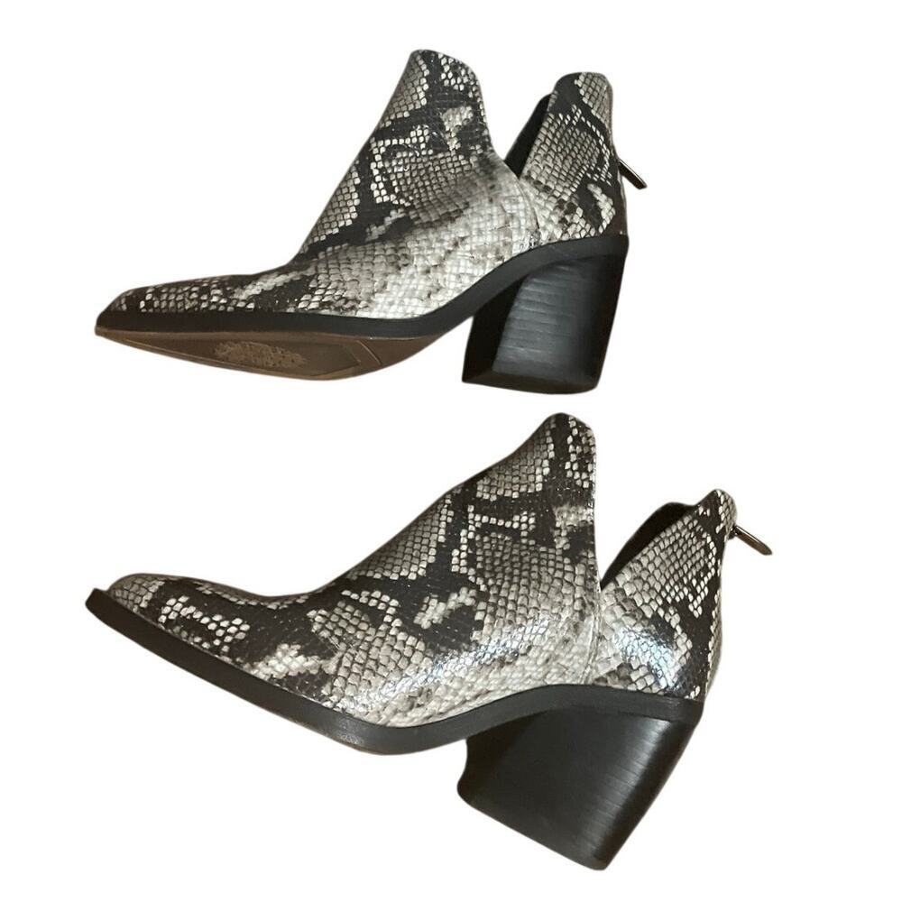 Vince Camuto Gigietta Ankle Booties Snakeskin Pointed Toe Block‎ Heel Grey sz 7
